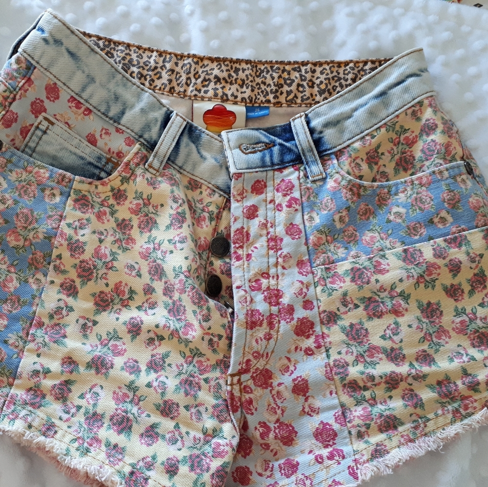 Anthropologie floral Farm Rio shorts, sz 25